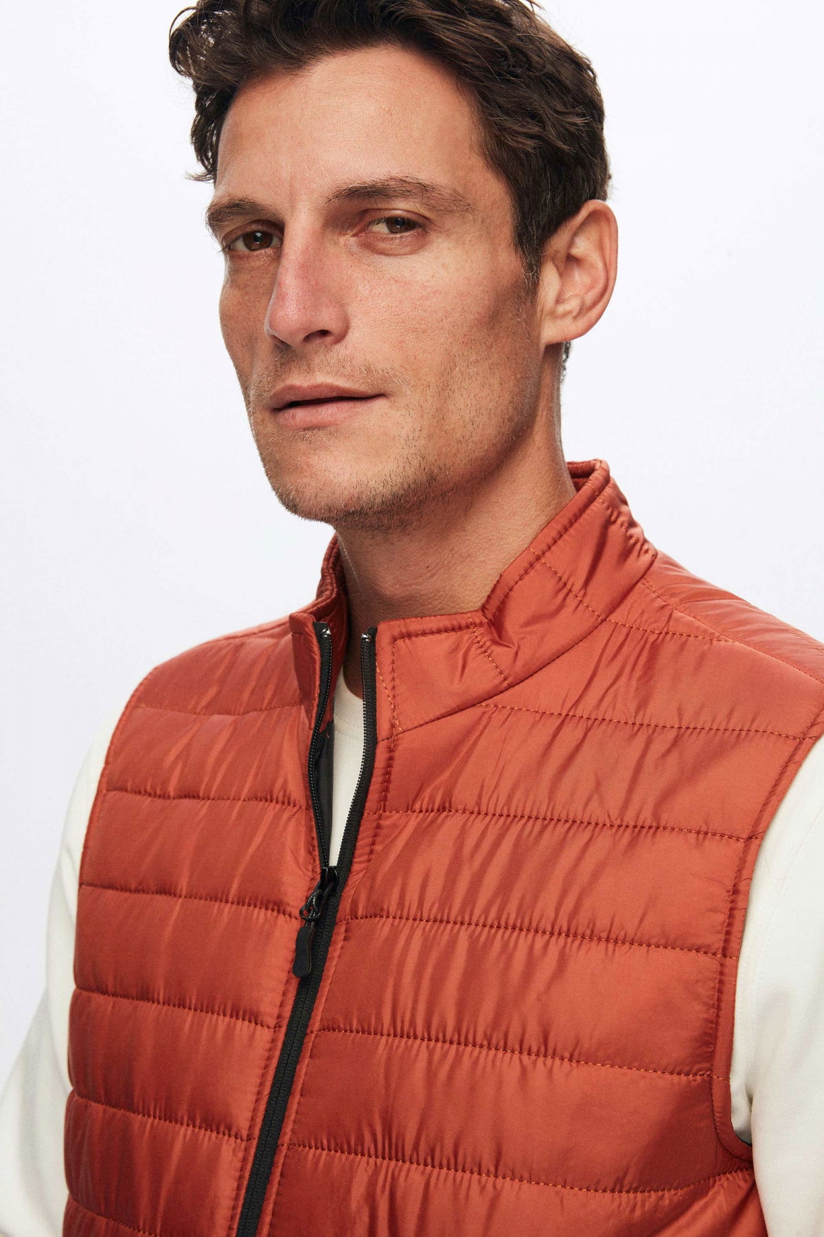 Ds Damat Regular Fit Stand Collar Fiber-Filled Seasonal Zippered Vest Jacket - Off White