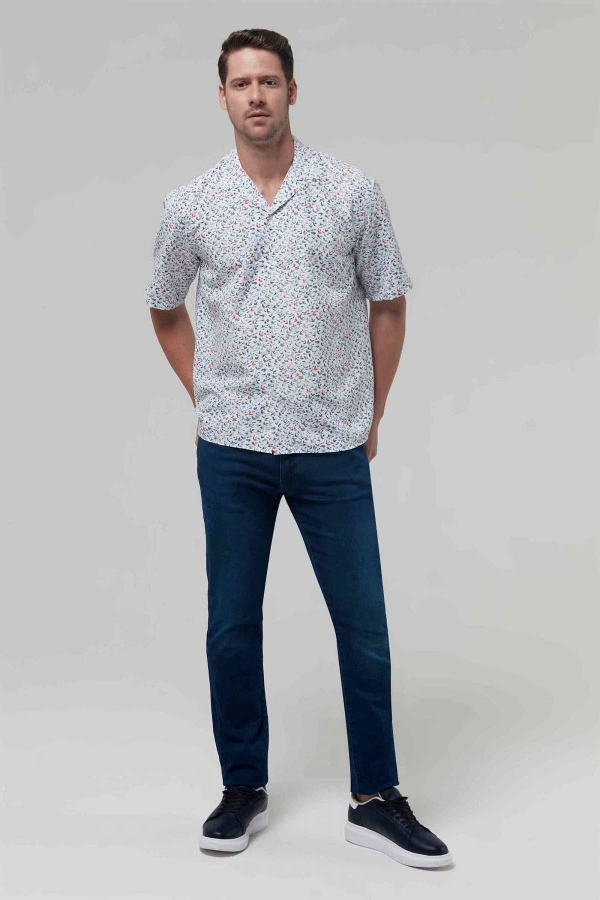 Twn Relaxed Floral Pattern Explorer Collar Short Sleeve Summer Shirt - White