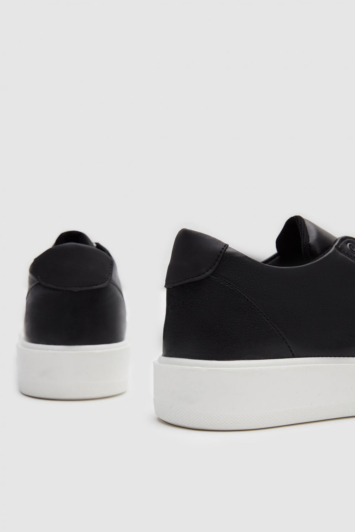 Twn Thick White Sole Lace-Up Sneakers - Black