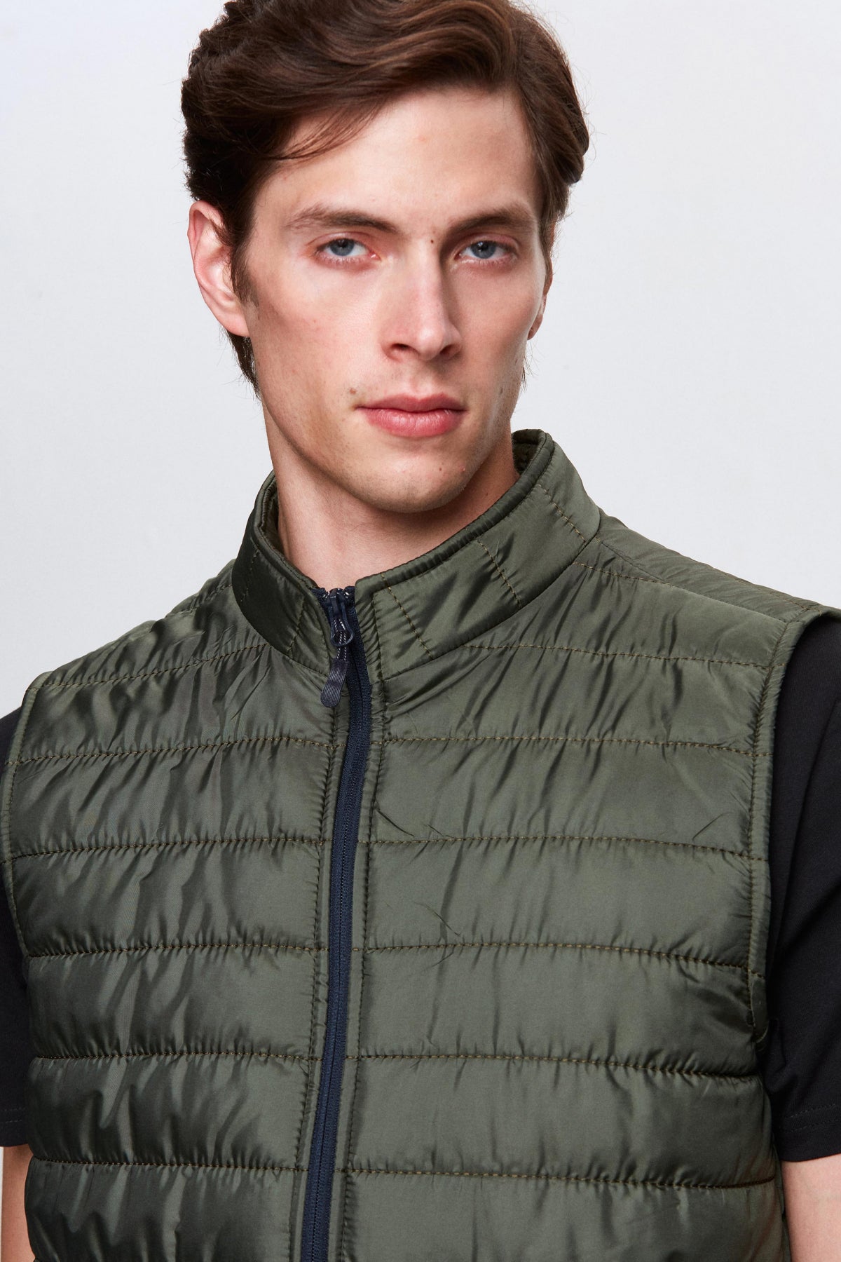 Ds Damat Regular Fit Stand Collar Fiber-Filled Seasonal Zippered Vest Jacket  - Khaki