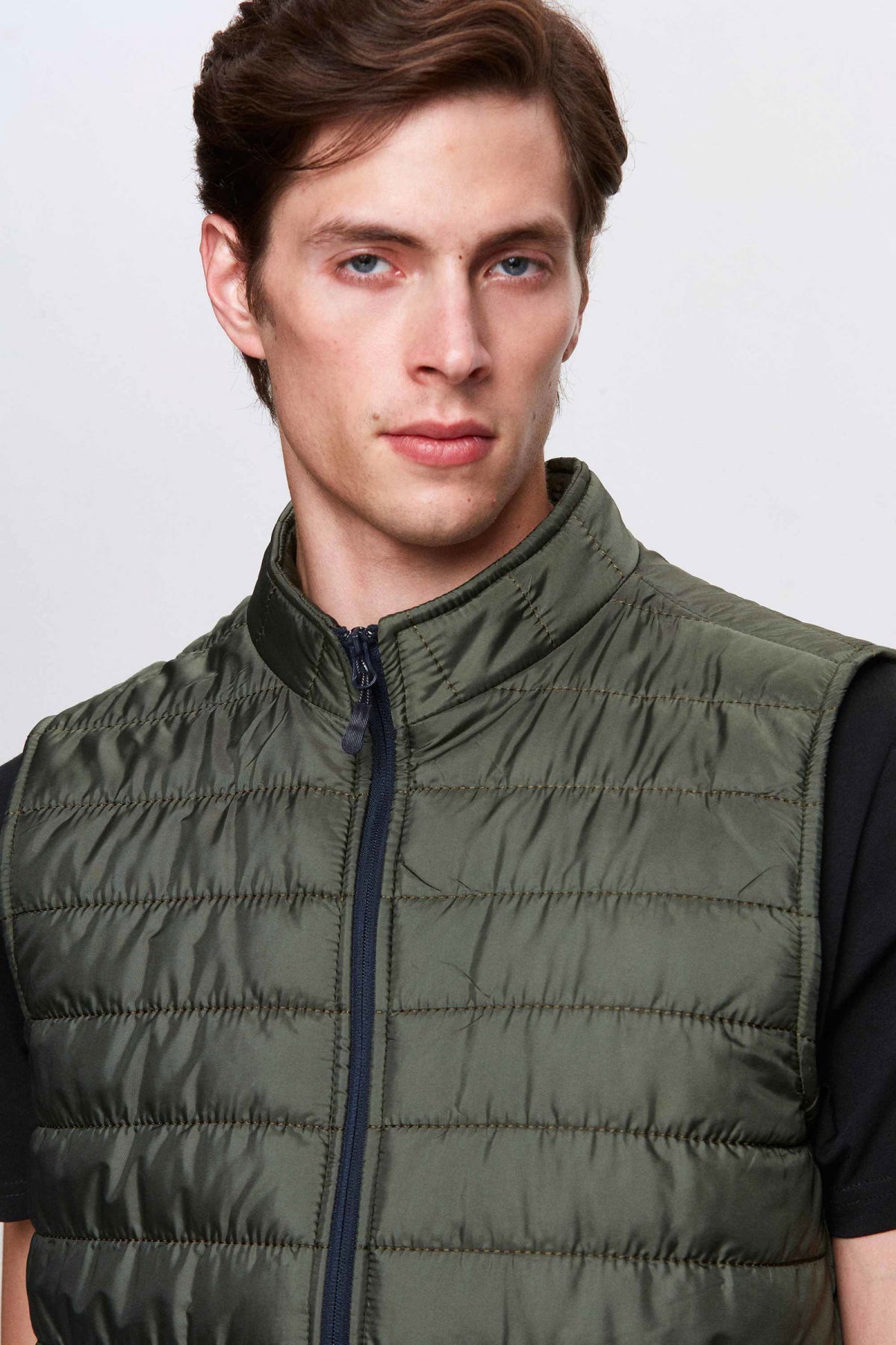 Ds Damat Regular Fit Stand Collar Fiber-Filled Seasonal Zippered Vest Jacket  - Khaki