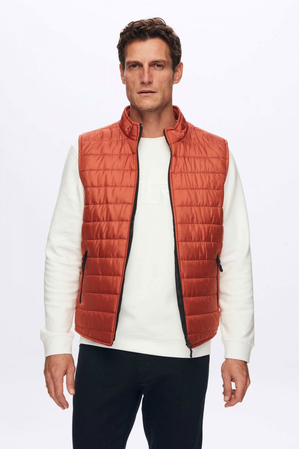 Ds Damat Regular Fit Stand Collar Fiber-Filled Seasonal Zippered Vest Jacket  - Off White