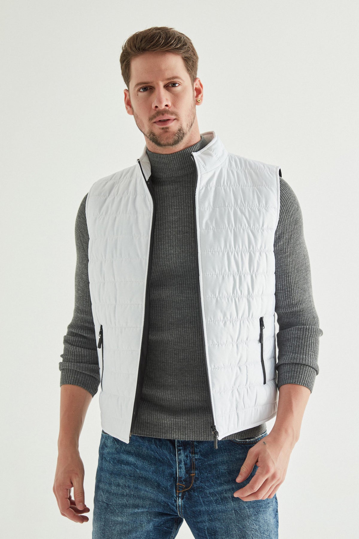 Ds Damat Regular Fit Stand Collar Fiber-Filled Seasonal Zippered Vest Jacket  - White