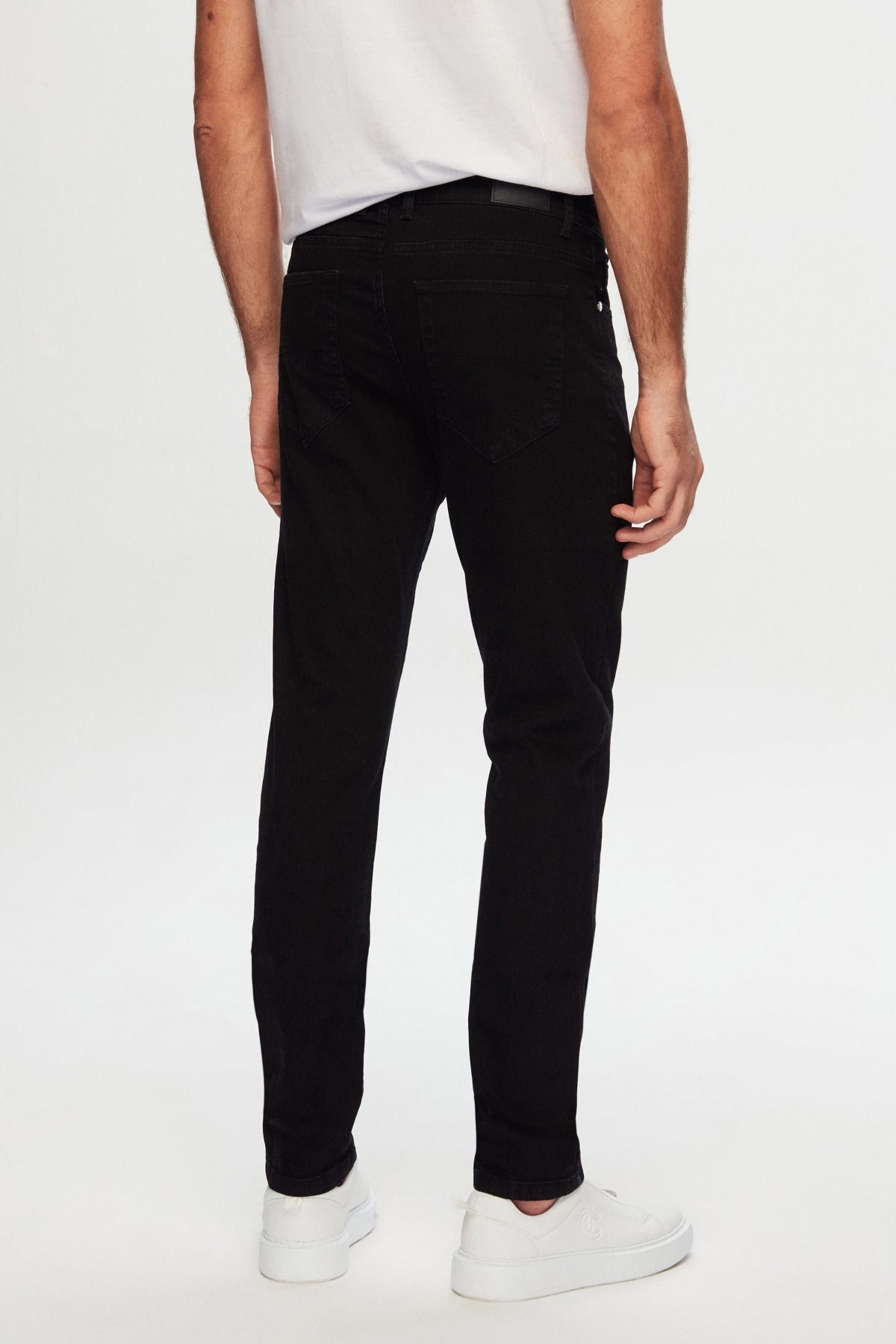 Ds Damat Slim Fit Plain Jean 5-Pocket Stretchable Washed Denim Pants  - Black