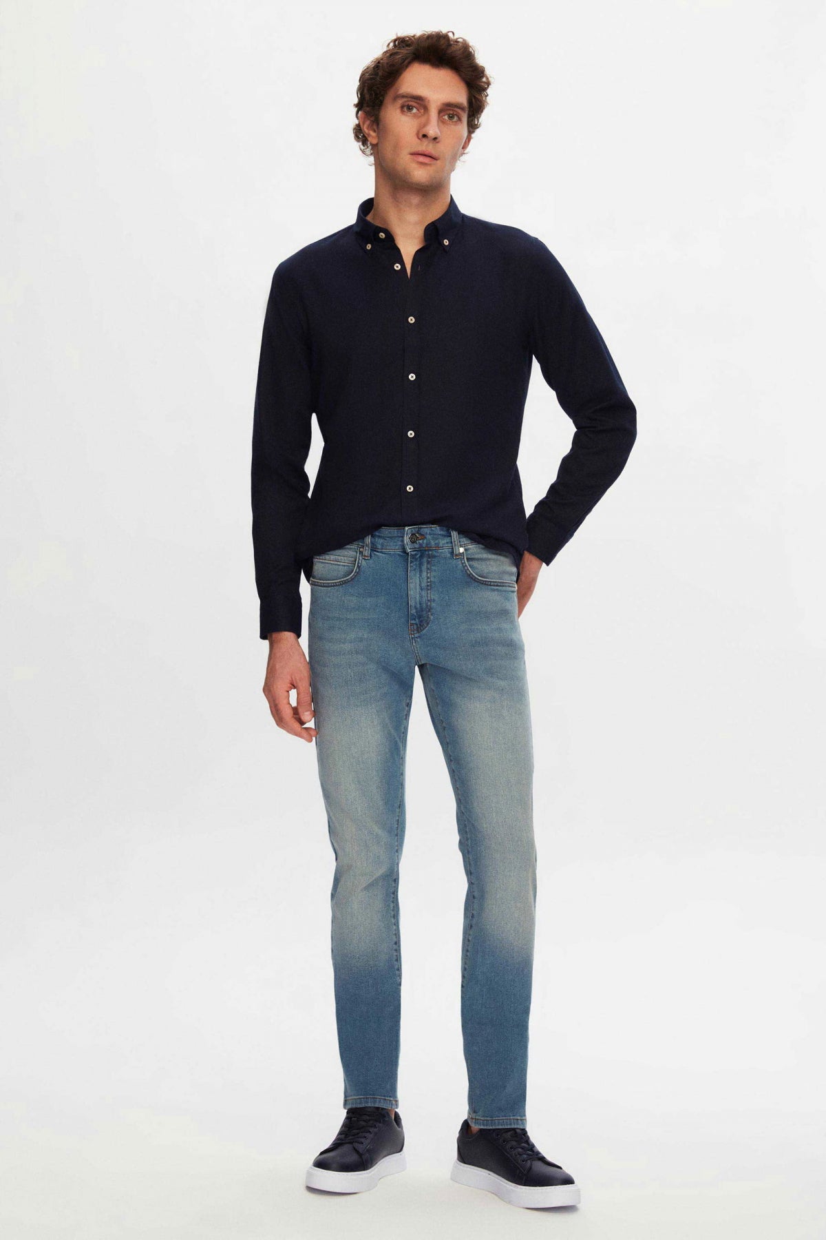 Ds Damat Slim Fit Plain Jean 5-Pocket Stretchable Washed Denim Pants  - Blue