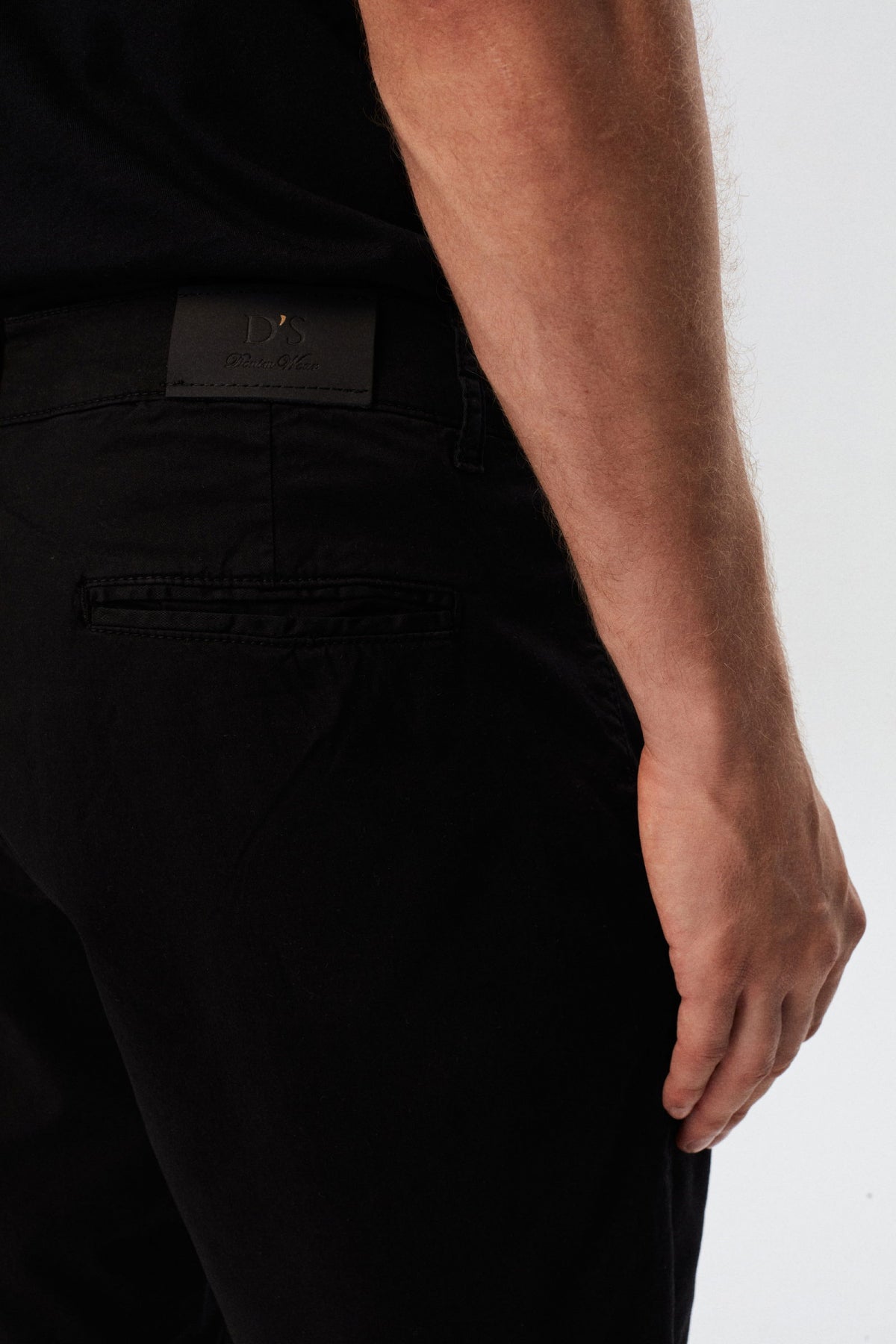 Ds Damat Slim Fit Side Pocket Cotton Chino Shorts  - Black