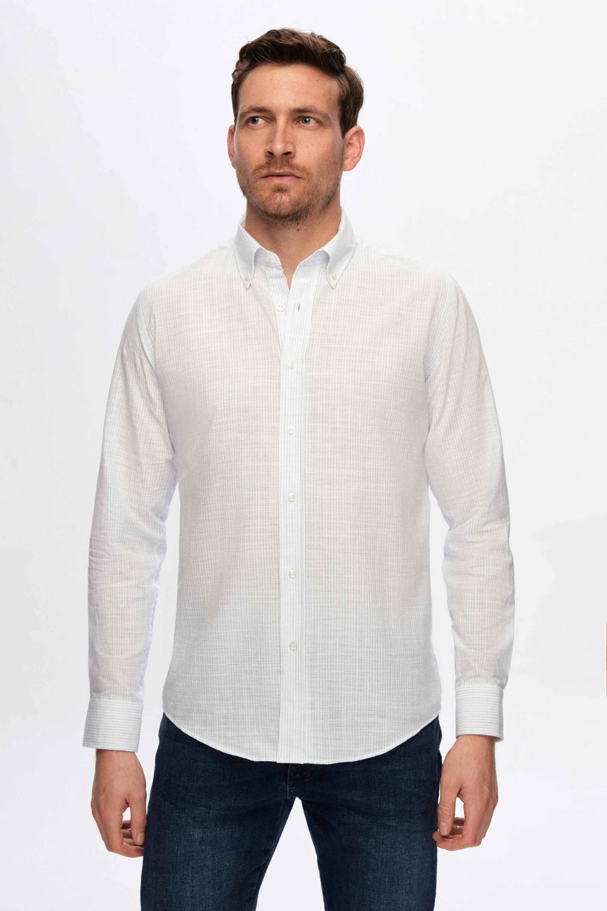 قميص Ds Damat ذو ياقة رفيعة ومخططة بأزرار سفلية 100% قطن خفيف الوزن بمظهر كتان - أزرق فاتح
